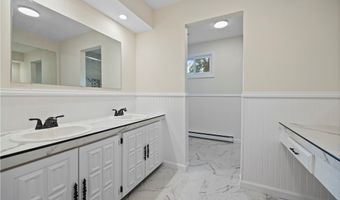 621 Van Oaks Dr, Amherst, OH 44001