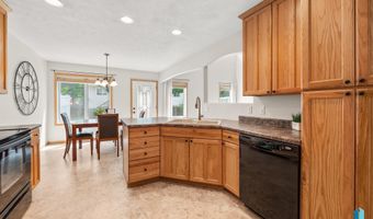 324 S Spring Pl, Brandon, SD 57005