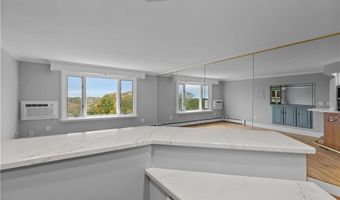 553 Bellevue Ave 14, Newport, RI 02840