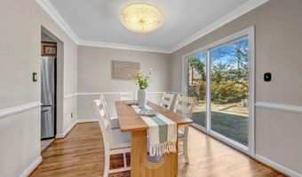 8706 BRAEBURN Dr, Annandale, VA 22003