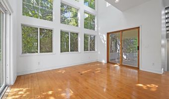 94 OCEANSIDE Dr, Atlantic Beach, FL 32233