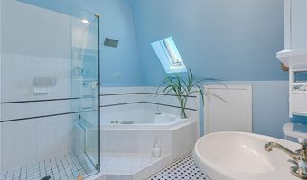 39 Brenton Rd, Newport, RI 02840