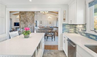 1 Delray Dr, Narragansett, RI 02882