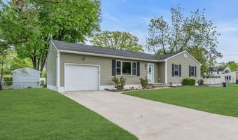 32 Bowline St, Beachwood, NJ 08722