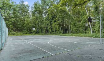 174 Williamsburg Ct, Albany, NY 12203
