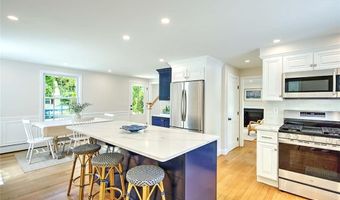 1 Cheshire Dr, Barrington, RI 02806