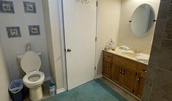 2105 Oakridge Dr, Ava, MO 65608