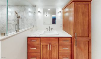 563 E Acadia Pt, Aurora, OH 44202