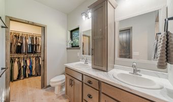 2005 E RIDGE HAVEN Ln, Appleton, WI 54913