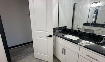 1064 Duke Dr, Bauxite, AR 72011