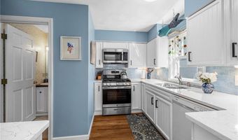 93 MILL St B, Newport, RI 02840