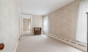 9 Willow St, Auburn, ME 04210