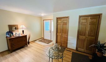 1024 Birchwood Ln, Aberdeen, SD 57401