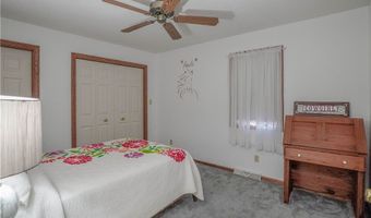 2641 Topflite Dr, Akron, OH 44312