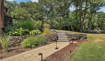 82 Pilgrim Dr, Bedford, NH 03110