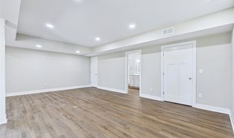 126 Woodland Hills Ct, Alton, IL 62002