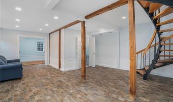 31 Bridge St B, Newport, RI 02840