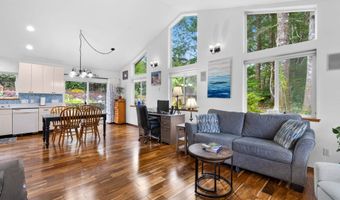 142 S QUADRANT St, Rockaway Beach, OR 97136