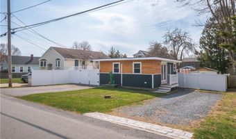 100 Renfrew Ave, Middletown, RI 02842