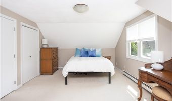 12 Ellen St, Bristol, RI 02809
