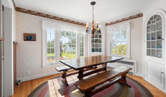 10 Hilltop Rd, East Lyme, CT 06357