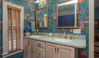 8 Cottage St 2, Newport, RI 02840