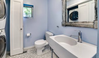 54 Gardiner Dr, Amagansett, NY 11930