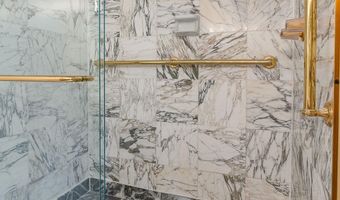 1101 S ARLINGTON RIDGE Rd 214, Arlington, VA 22202