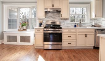 28 Rock Cut Rd, Bridgewater, CT 06752
