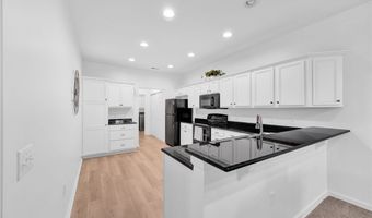190 Sandover Dr, Aurora, OH 44202