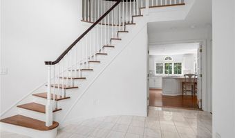 215 Watch Hill Dr, East Greenwich, RI 02818