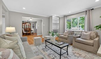 706 Clayworth Dr, Ballwin, MO 63011