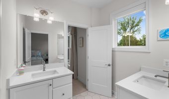 9501 WILDOAK Dr, Bethesda, MD 20814