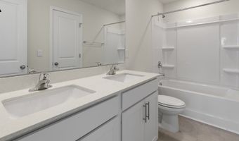 1043 Misty Creek Dr, Aberdeen, NC 28315