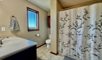 1798 Tiger Ridge Dr, Albert Lea, MN 56007