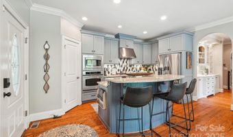 1701 Dearmon Dr, Charlotte, NC 28205