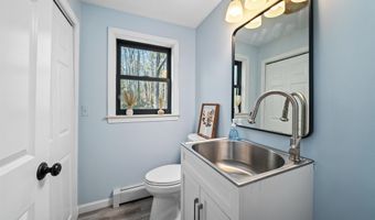 162 Lakeside Oaks Dr, Barrington, NH 03825