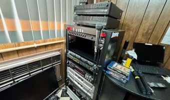 1601 E Church St, Aurora, MO 65605