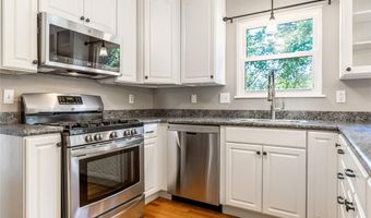 204 Oakwood Farms Ct, Ballwin, MO 63021