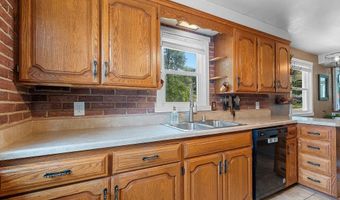 2207 S GREENVIEW St, Appleton, WI 54915