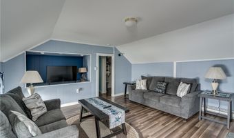 16 Bethune St, Alexandria Bay, NY 13607