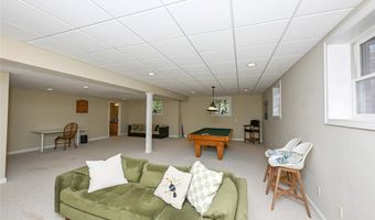 679 DEEP WOODS Dr, Aurora, OH 44202