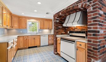 22 Oakland Cir, Abington, MA 02351