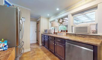 40 N Shore Rd, Absecon, NJ 08201