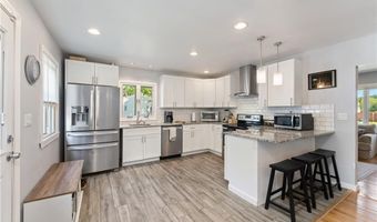 10 Philips Ave, Middletown, RI 02842
