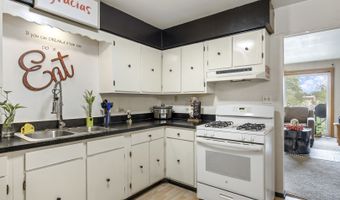 215 S Hale St 7C, Addison, IL 60101