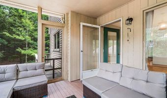 9 Pavillion Rd, Amherst, NH 03031