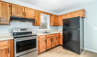 32 Pleasant St, Bethel, CT 06801