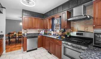 40 Elm St, Beachwood, NJ 08722