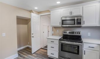 217 N 6th St, Adel, IA 50003